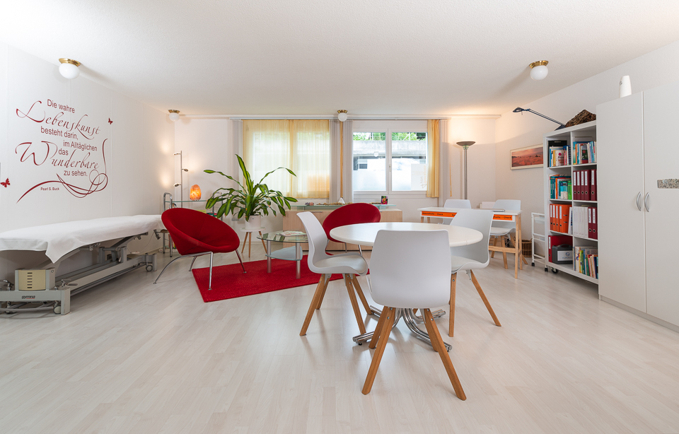 Grosszügig eingerichtete Praxis